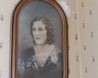 Antique photo in bubble frame