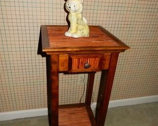 Small table w/drawer