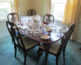 Dining Room Table  &  6 Chairs