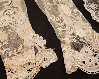 Details of the wedding gloves