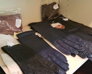 Leather gloves