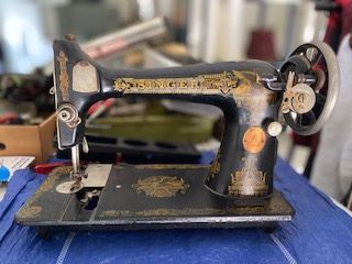 antique singer sewing maching 