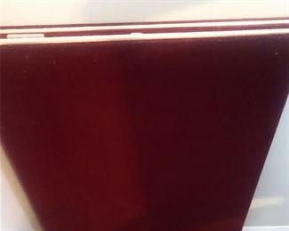 (Dining table pads included)