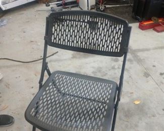 4 folding chairs ( like new)