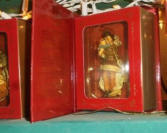 Ornament Victorian 'God Bless Us Everyone'