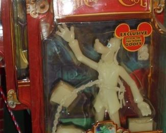 NIB Mickey's Christmas Carol Goofy 