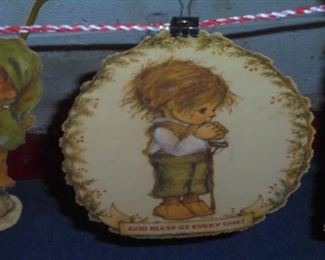 Precious moments Paper plaques