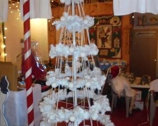 Vintage white Christmas rotation & musical tree