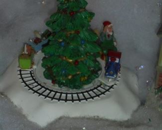 Mechanical tree w/train 