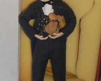 NIB Hallmark Edition: Bob Cratchit