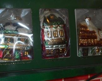1 of 2 set of 3 ornaments (Scrooge/Harehouse/cottage