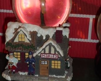 Snow globe Marley's house musical