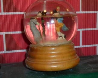 Snow globe musical