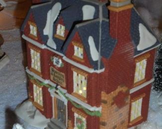 Dept 56: Cratchit's corner house lit