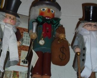 Nutcracker Scrooge w/pouch