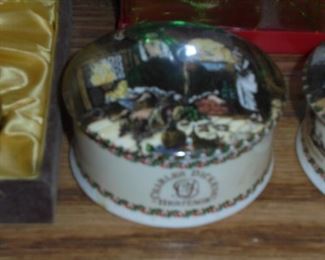 5 porcelain trinket boxes:A Slave to the Money