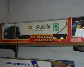 NIB Publix 18 wheeler