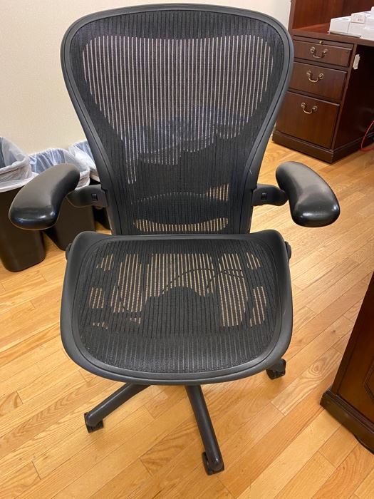 HERMAN MILLER CHAIR - ORIGINAL RETAIL PRICE IS CLOSE TO $800