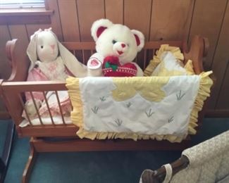 Crib with quilt & stuffed animals 