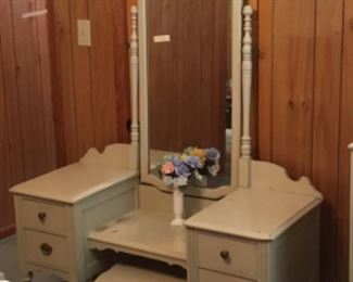 Matching dresser to bed & chest with stool