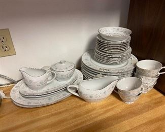 Set of dishes - Kitchen
