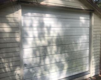 If you need extra storage space or an extra room for that uninvited house guest , here’s your solution. 11ft by 28 ft ( needs to be professionally moved) Only $4500 there is a spot on the roof that needs to be addressed