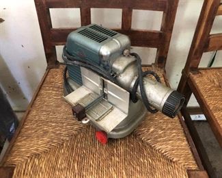 Very vintage slide projector 
Only $40