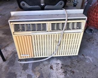 Huge window unit $150