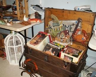 vintage trunk w/Christmas houses