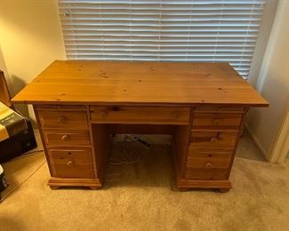 Broyhill desk $200
