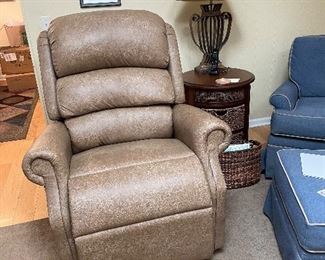 Like-new leather lift chair purchased in 2021