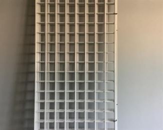 Display wire shelves