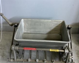 Industrial baking cutter