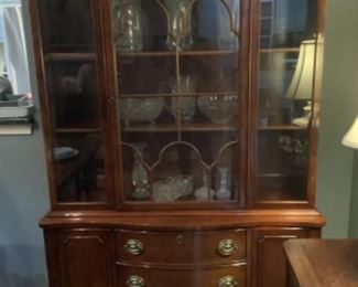 China cabinet, excellent condition