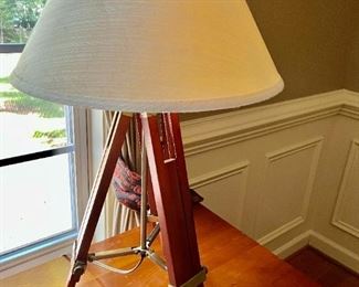 PAIR OF LAMPS WITH EXTENDING LEGS