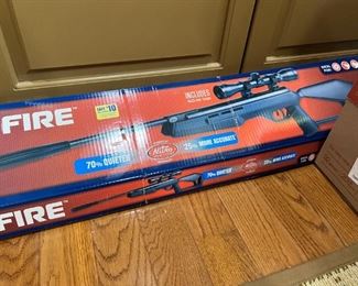 PELLET RIFLE AND GUNS WITH ACCESSORIES