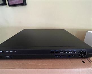 SECURITY CAMERA SYSTEM  IN BOX, WITH 6 CAMERAS 