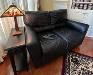 BLACK LEATHER LOVESEAT