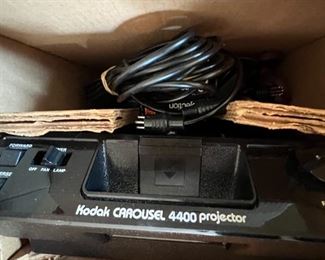 KODAK CAROUSEL 4400 PROJECTOR