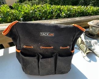 TACK LIFE GARDEN BAD WITH TOOLS