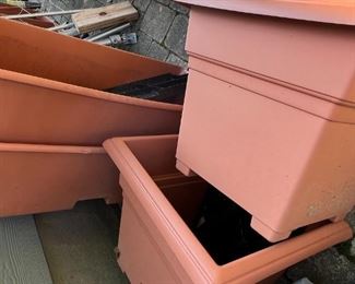 SEEDING POTS  AND PLANTERS