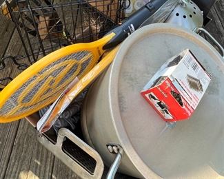 ASSORTMENT OF GARDEN EQUIPMENT