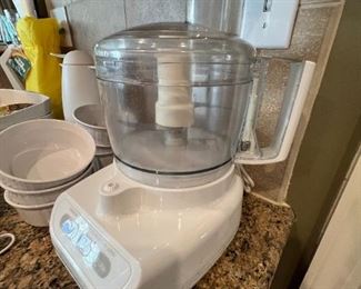 CUISINART FOOD PROCESSOR