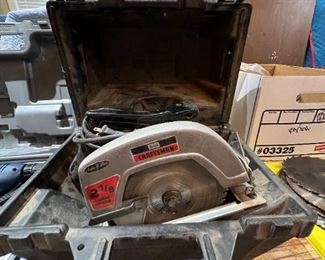 CRAFTSMAN SKILL SAW WITH VARIOUS BLADES
