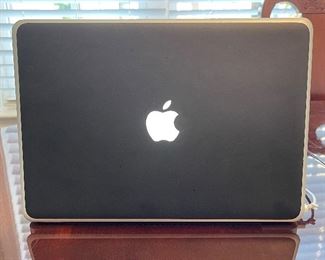 MacBook Pro 13 inch mid 2012 
4Gb 1600 MHz DDr3 
Serial number: c1mkj27udv30
