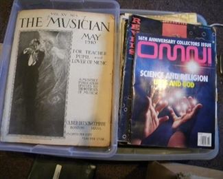 Many types of old magazines. 