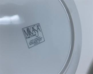 Mikasa L5542 Midnight china set
