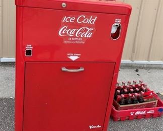 1950's VENDO 10 Cent Coca Cola Vending Machine