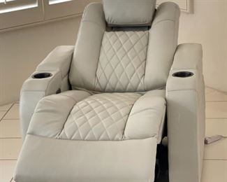 #2 Abbyson Calton Leather Power Recliner with Power Headrest  IVORY	54 x 35 x 33in	HxWxD
