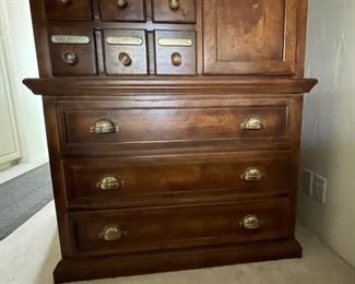 Pulaski Apothecary Collection Dresser with Mirror 45130 Bond Street Chest	68 x 35 x 20in	HxWxD
